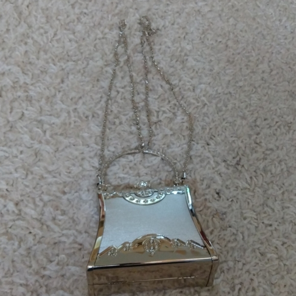 Metallic Silver Toned Evening Bag. - Picture 5 of 7